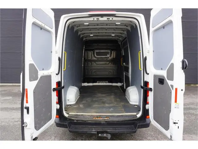 Volkswagen Crafter 140pk Automaat L3H3/L2H2 LED Navigatie Trekhaak Apple carplay Cruise control Park...