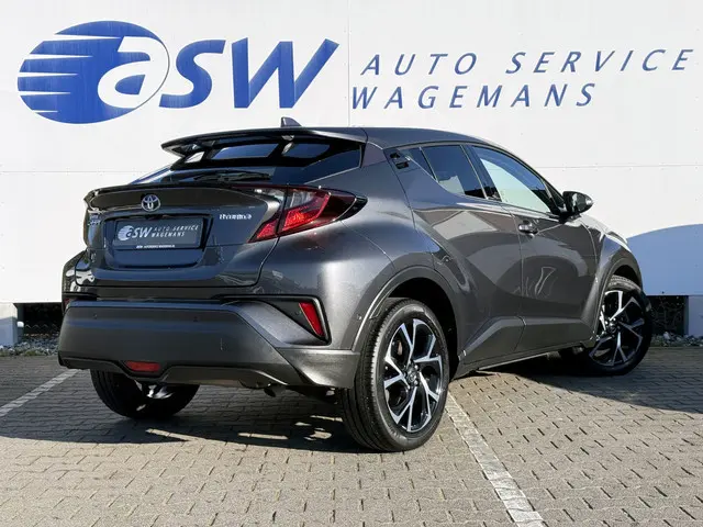 Toyota C-HR 1.8 Hybrid Team D | CarPlay | ACC | Camera | Keyless | 18 inch