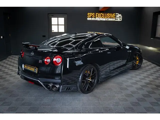 Nissan GT-R