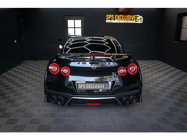 Nissan GT-R