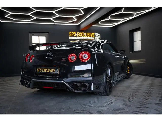 Nissan GT-R