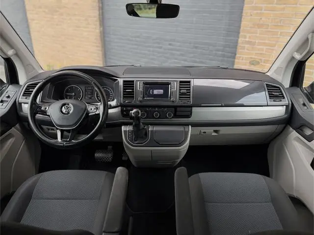 Volkswagen Transporter 2.0 TDI Highline Lang DC l DSG l Pano l ACC l LED l CarPlay