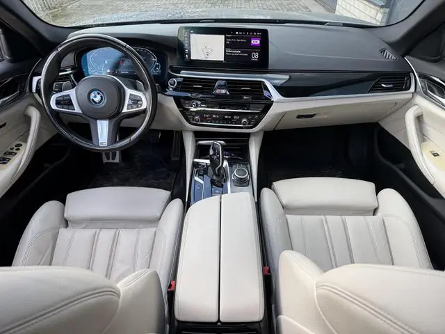 BMW 5-serie Touring 530e High Executive M-Sport 18"/Panoramadak/Leder + memory/Stoelverwarming/Dodeh...