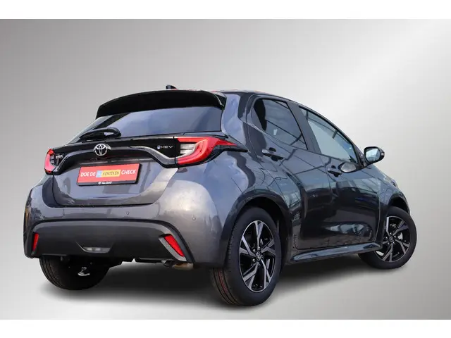 Toyota Yaris 1.5 Hybrid 115 Dynamic, Comfort Pack, Nieuw en direct leverbaar met € 4.500,- voordeel!