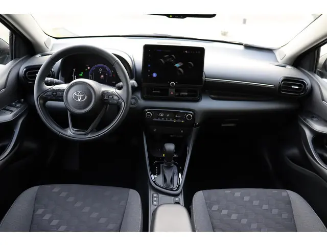 Toyota Yaris 1.5 Hybrid 115 Dynamic, Comfort Pack, Nieuw en direct leverbaar met € 4.500,- voordeel!