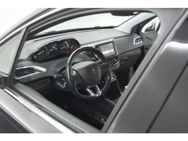 Peugeot 208 PureTech 110 PK Tech Edition | Camera | Apple Carplay | Parkeersensoren | Navigatie