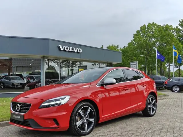 Volvo V40 1.5 T3 Polar+ Sport R-Design / Panoramadak / Cruise control / Stoelverwarming /