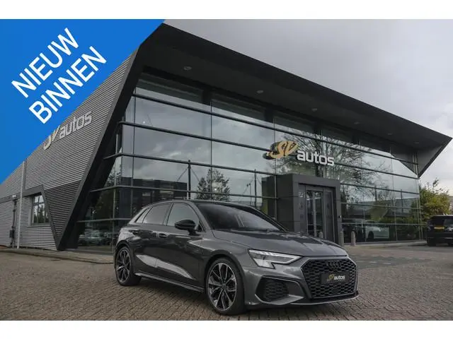 Audi A3 Sportback 35 TFSI 150pk S-line Carplay Virtual cockpit Sportstoelen Matrix 19" LMV S3 Black...