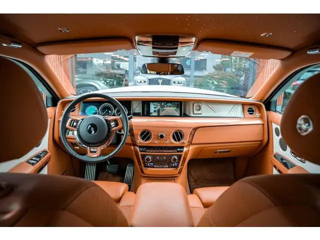 Rolls-Royce Phantom 6.7 V12 Starlight Headliner Rear Theatre Individual Rear Seats 22-Inch Polished...