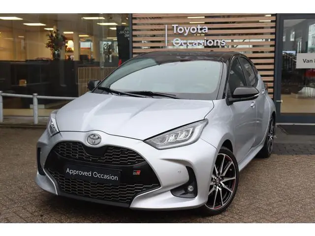 Toyota Yaris 1.5 Hybrid 130 GR Sport, Head-Up Display , Stoel- en stuurverwarming