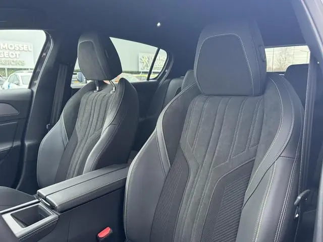 Peugeot e-308