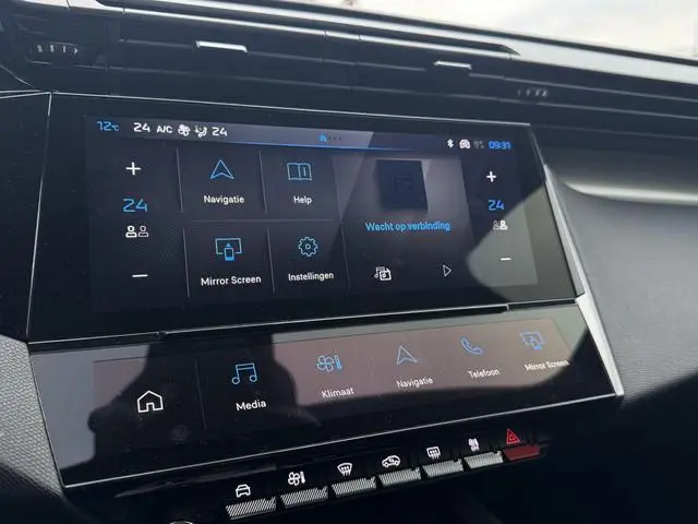 Peugeot e-308