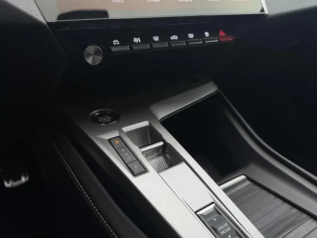 Peugeot e-308