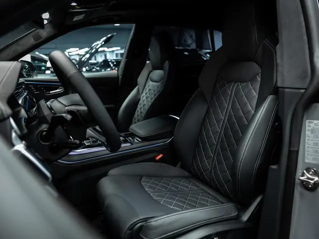 Audi Q8 60 TFSI e quattro Pro Line S Competition Z.G.A.N Q8 60 eTFSI Nardo Grey