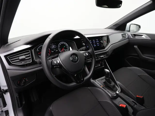 Volkswagen Polo 1.0 TSI 115 pk DSG Highline | Panoramadak | Adaptief sportonderstel | Adaptive Cruise | Navigatie | Parkeersensoren voor/achter