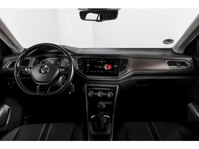 Volkswagen T-Roc 1.5 TSI Style 150 PK Orig. NL | Afn. Trekhaak | Adapt. Cruise | PDC | NAV + App. Co...