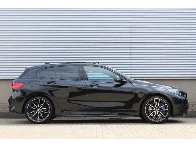 BMW 1-serie 118i High Executive M-Sport Plus | Shadow Line | Panoramadak | Leder | Active Cruise