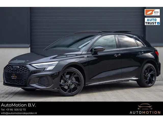 Audi A3 Sportback 40 TFSIe S line RS Bekleding MATRIX PANO MAXTON  ACC