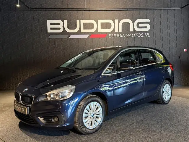 BMW 2-serie Active Tourer 220i Essential | Trekhaak | PDC