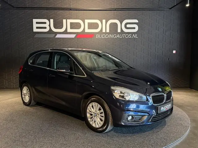 BMW 2-serie Active Tourer 220i Essential | Trekhaak | PDC