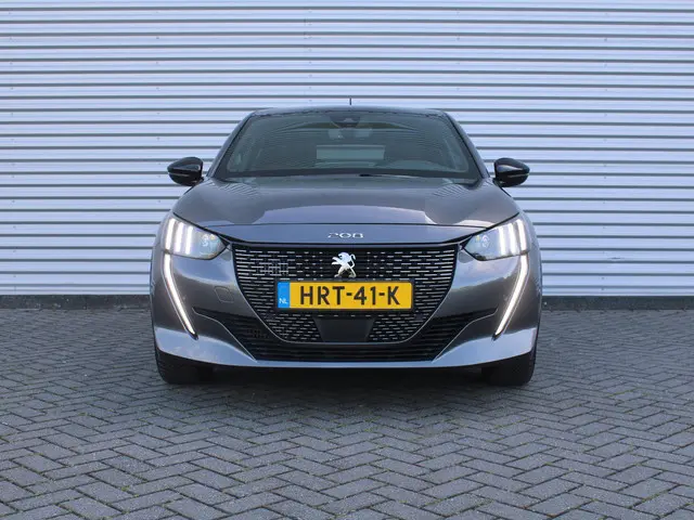 Peugeot 208 1.2 PureTech GT Pack | Stoelverwarming | Pano dak | Camera | Cruise adapt. | Dodehoek de...