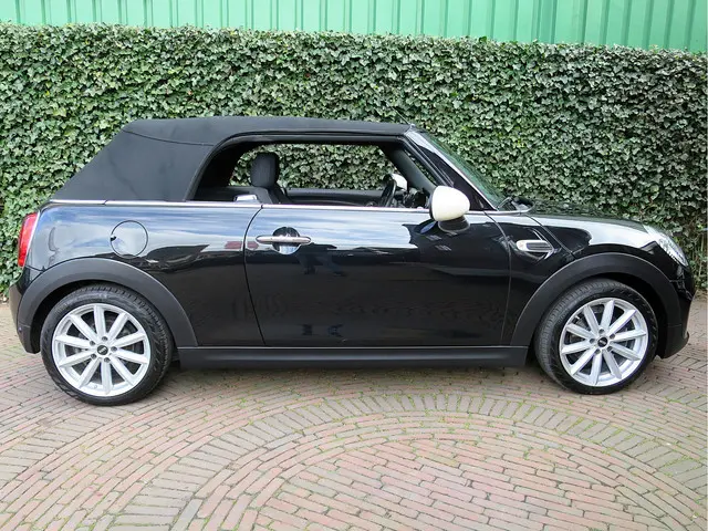 MINI Cooper Cabrio