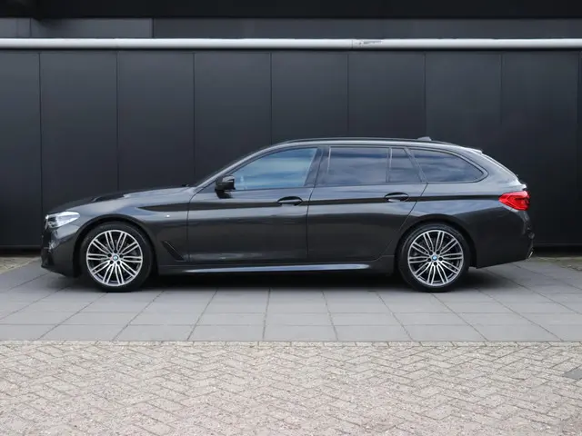 BMW 5-serie Touring 520i | M SPORT | LEDER | MEMORY | PANO-DAK | HEAD-UP | CAMERA | APPLE CARPLAY |...