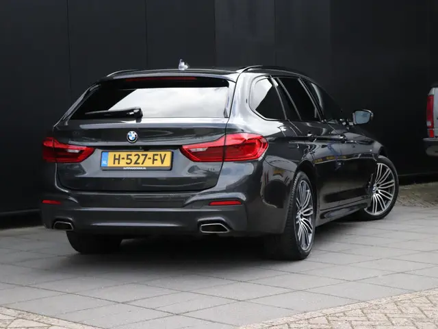 BMW 5-serie Touring 520i | M SPORT | LEDER | MEMORY | PANO-DAK | HEAD-UP | CAMERA | APPLE CARPLAY |...