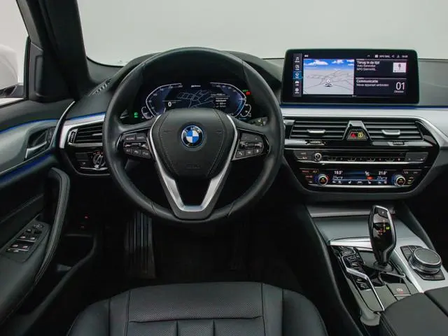 Bmw 5-serie Touring 530e Business Edition+ | Elek. trekhaak | Leder | LED | Camera
