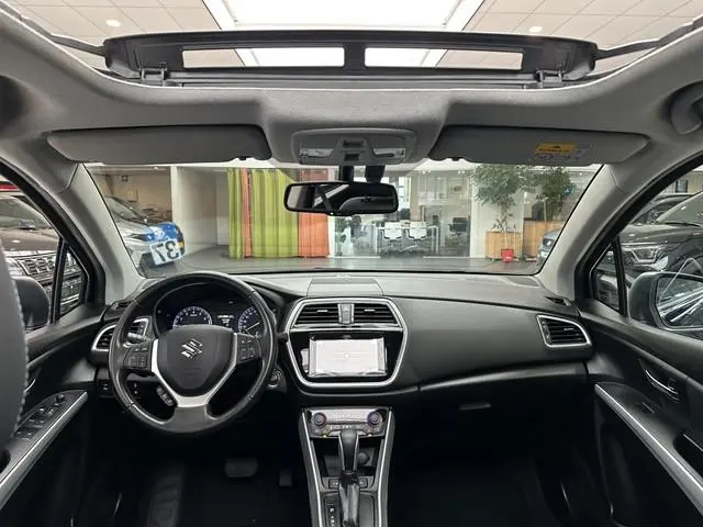 Suzuki S-Cross