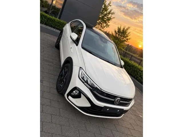 Volkswagen Taigo 1.5 TSI R-Line Edition | Pano | Camera | Stoelverwarming |
