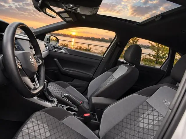 Volkswagen Taigo 1.5 TSI R-Line Edition | Pano | Camera | Stoelverwarming |