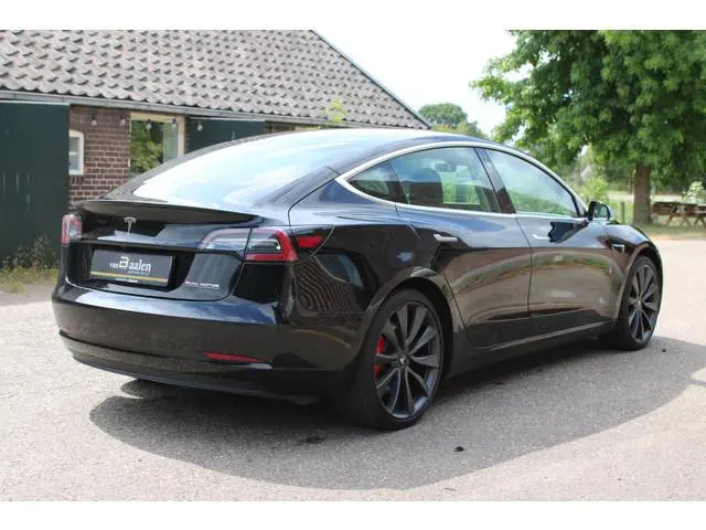 Tesla Model 3 Performance AWD 75 kWh SOh 89,4% PANO LEER NAVI ORG NL 115000KM!!!