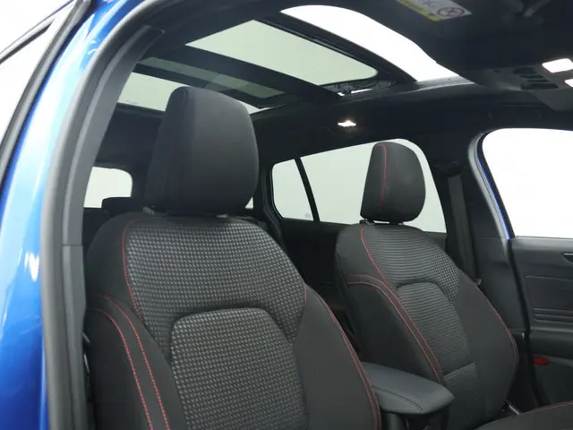Ford Focus Wagon 1.0 EcoBoos ST Line X | Panoramadak | Trekhaak | Navigatie | Cru