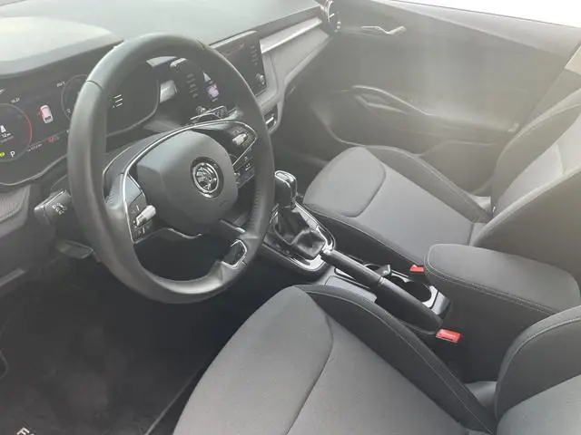 Skoda Fabia 1.0 TSI Automaat Ambition Skoda Fabia 1.0 TSI Ambition Panoramadak Navigatie Carplay PDC...
