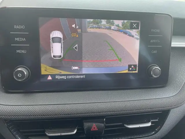 Skoda Fabia 1.0 TSI Automaat Ambition Skoda Fabia 1.0 TSI Ambition Panoramadak Navigatie Carplay PDC...