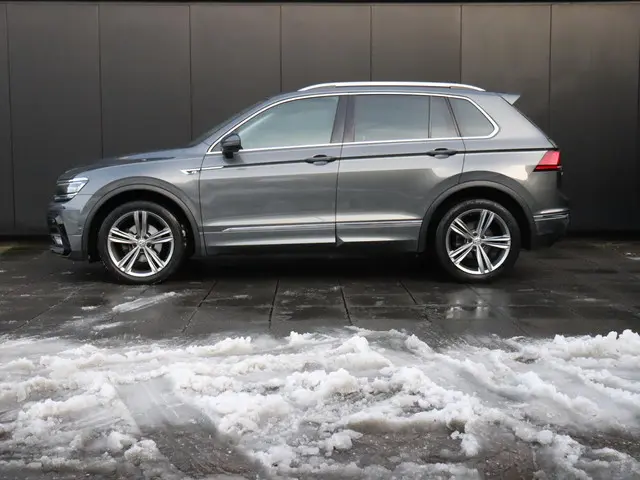 Volkswagen Tiguan 1.5 TSI ACT Highline Business R | R LINE | DSG | MASSAGE | CAMERA | APPLE CARPLAY...