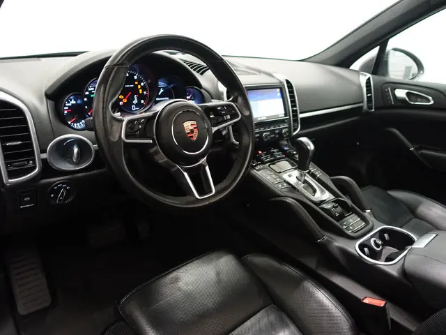 Porsche Cayenne 3.6 S Sport Chrono 300pk Aut- Panodak, Bose Audio, Leder, Camera, Xenon Led, Memory