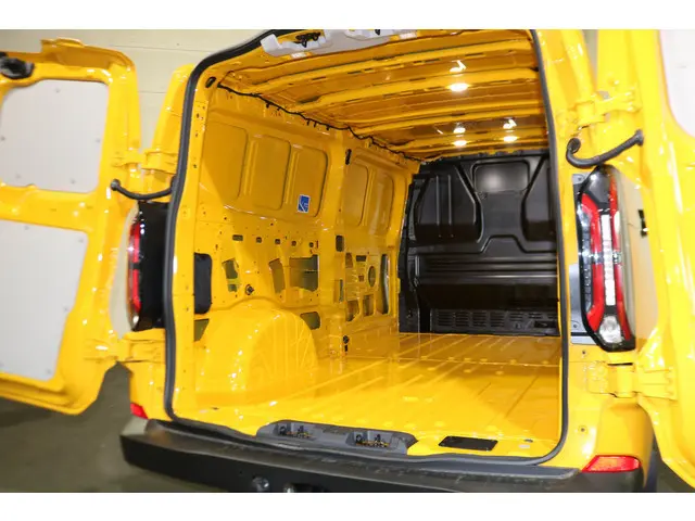 Ford E-Transit Custom