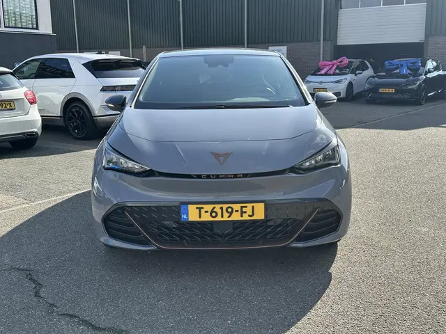 CUPRA Born Essential 62 kWh VAN € 24.900,- VOOR € 21.770,- UW LENTEVOORDEEL € 3.130,-! | SOH 91% |WA...
