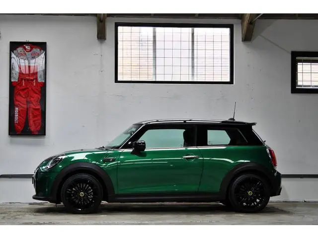 MINI Electric Classic 33 kWh | Adapt. Cruisecontrol | Verwarmd stuur | Apple Carplay | 17 inch| SOH...