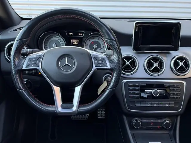 Mercedes-Benz CLA-klasse 200 Ambition 2e Eigenaar|Navi|Panodak|Clima|Cruise|PDC V+A|AMG Pakket|N.A.P...