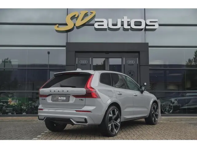 Volvo XC60 2.0 T8 455pk Plus Black edition Panoramadak *BTW* Styling pack 22" LMV Harman/Kardon Bomv...