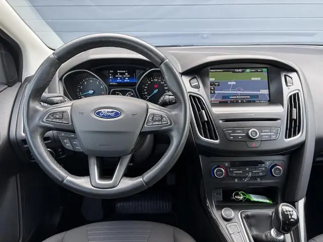 Ford Focus 1.0 Titanium Navi,125pk,Trekhaak,Dealer Onderhouden,Pdc V+A,6 Bak,N.A.P,Clima,Cruise,Apk...
