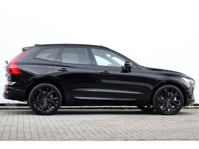 Volvo XC60 2.0 T6 Plug-in hybrid AWD Plus Black Edition R-Design | Nieuw | Pano | Head-up | ACC |