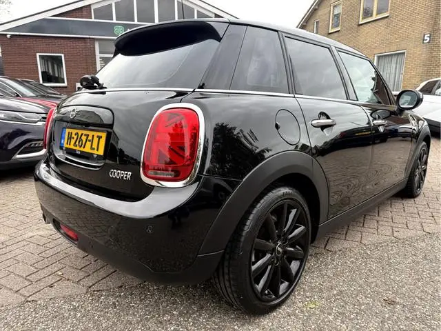 MINI 5-Deurs 1.5 Cooper Business Edition Panoramadak, Camera, Stoelverwarming, 17''Lmv
