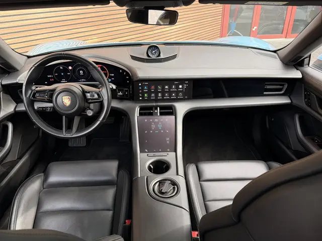 Porsche Taycan 4S Performance 93 kWh 490Pk! Panodak / Luchtvering / Sport Chrono / Bose / Leer / PPF...