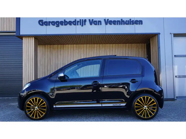 Volkswagen Up! 1.0 75pk 5Drs Automaat Special Up! Pano.Dak 17inch LM Beats Trekhaak A-Camera Cruise...