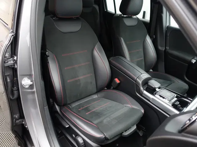 Mercedes-Benz GLB 200 AMG Prestige Plus Aut- Carplay, Android Auto, Carbon, Camera, Night Package, X...