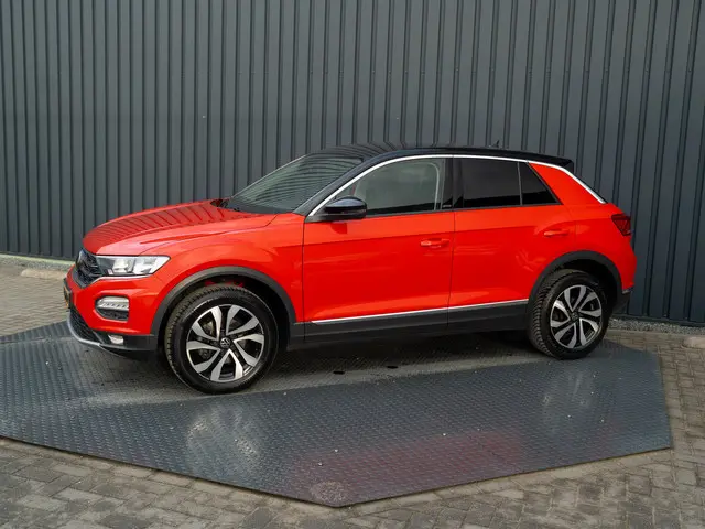 Volkswagen T-Roc 1.5 TSI Active | Stoelverw. | Apple Carplay / Android Auto | Prijs Rijklaar!!